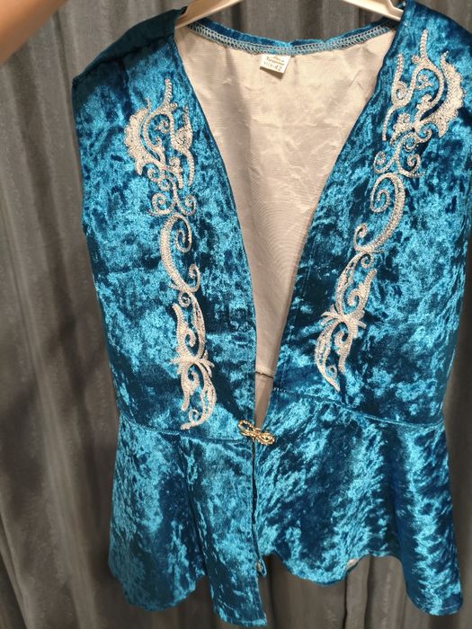 Продам камзол для девочки