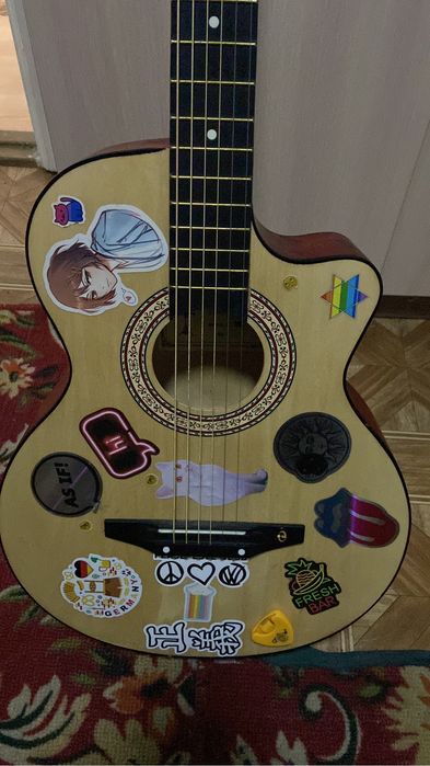 Продам гитару 15000 торг минмальный