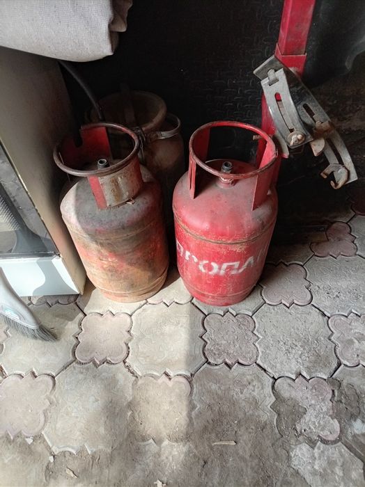 Пустые газ болоны.