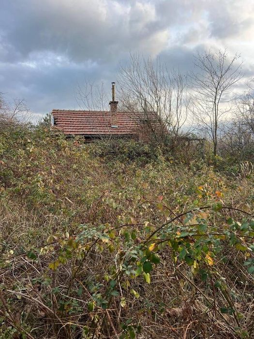 3 Дка Парцел с 2 Къщи във Вилна Зона на Казанлък "Старите Лозя"