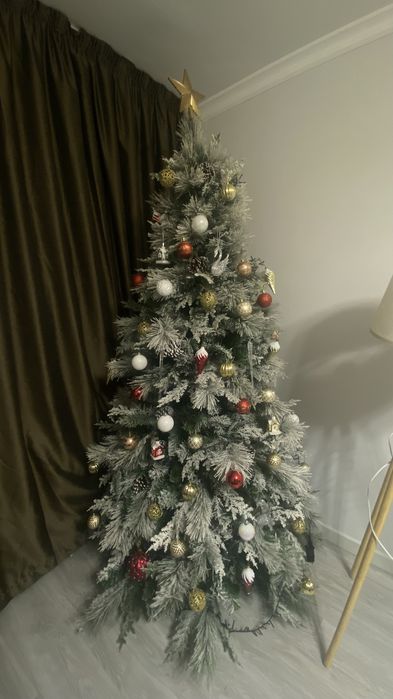 Продаем ёлку с игрушками