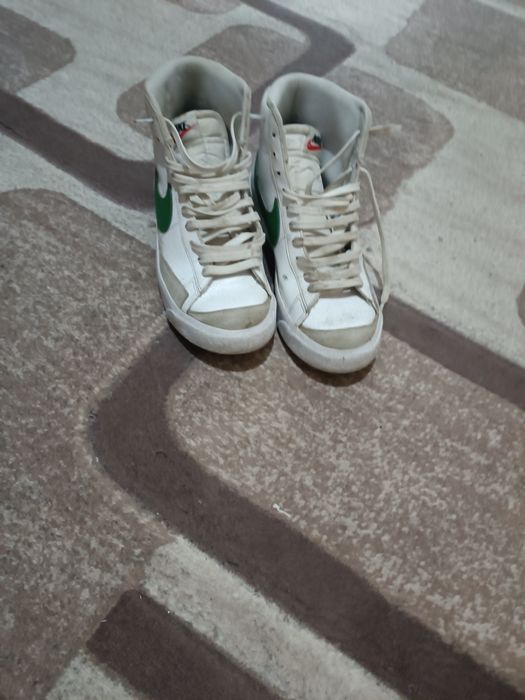 маратонки нике кецове