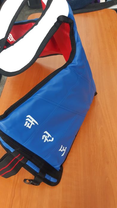 Vând protectie corp Taekwondo