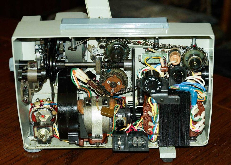 Киномашина/Прожекционен апарат - 8мм. и супер 8мм. " Русь"