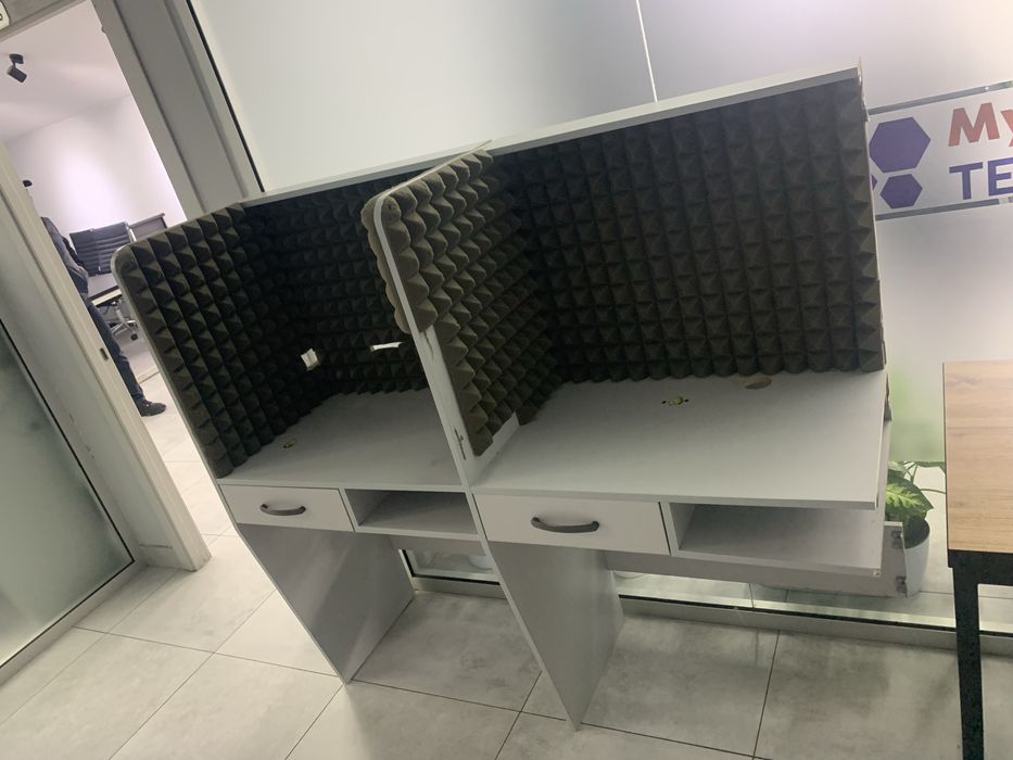Ikki kishilik ofis ish stoli sotiladi (peregorodkali