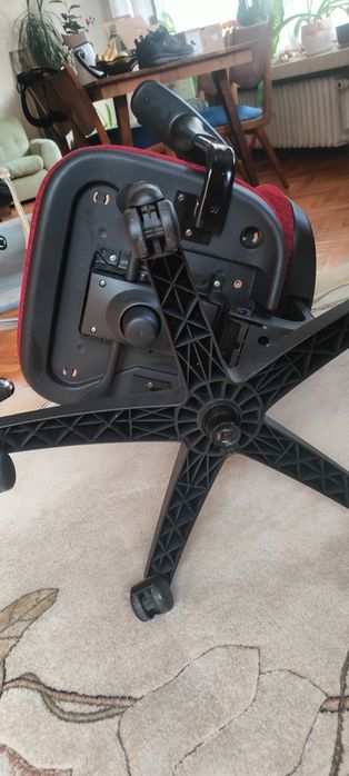 Продавам качествен стол