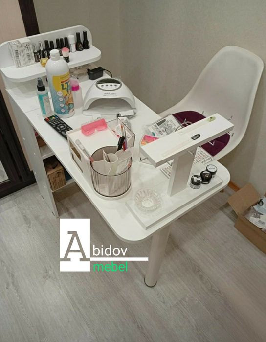 Раскладной маникюрный стол для Вашего бизнеса.  Удобный и компактный.
