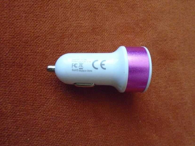 Alimentator auto bricheta masina cu 2 USB ( 2.1 A+ 1.0 A )