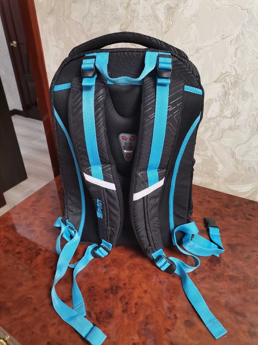 Продам школьный рюкзак для мальчика.