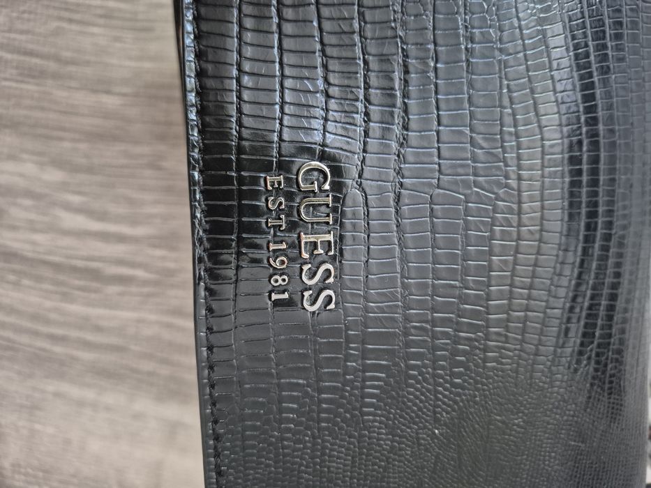 Оригинална чанта GUESS Tullia Mini Crossbody (черна)