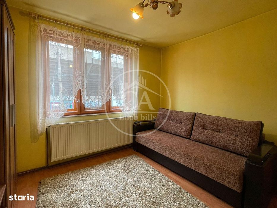 Casa de vânzare cu 8 camere de tip P+E+M in zona Rogerius, Oradea