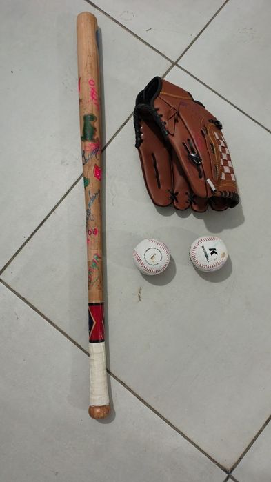 Set Baseball ( bâtă , mingii , mănușă )