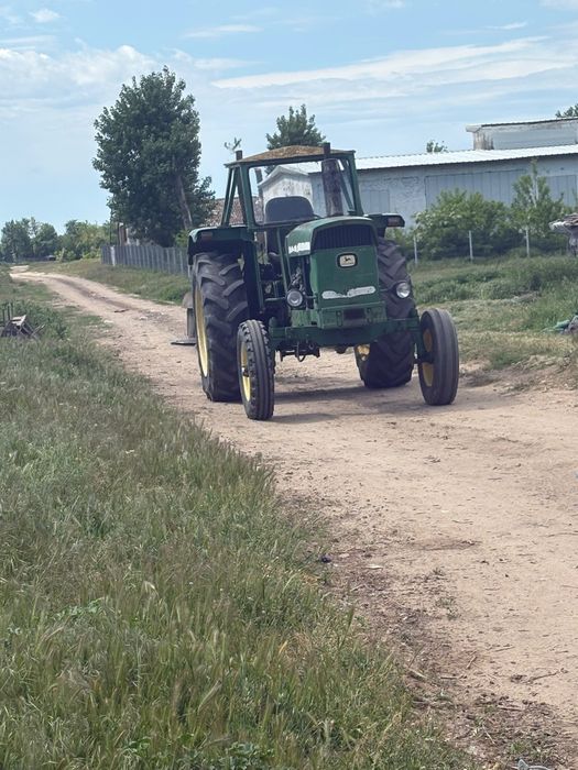 Vând tractor John Deere