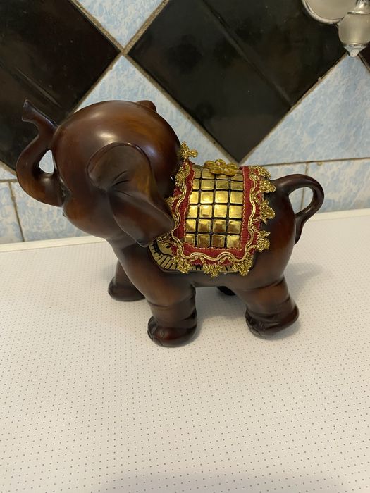 Веселый слоник из полистоуна