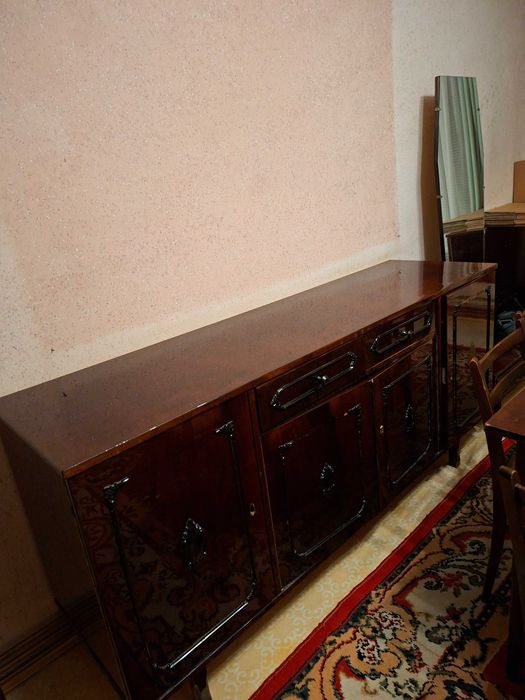 Vand urgent mobila sufragerie set complet in stare buna la un pret foarte bun.