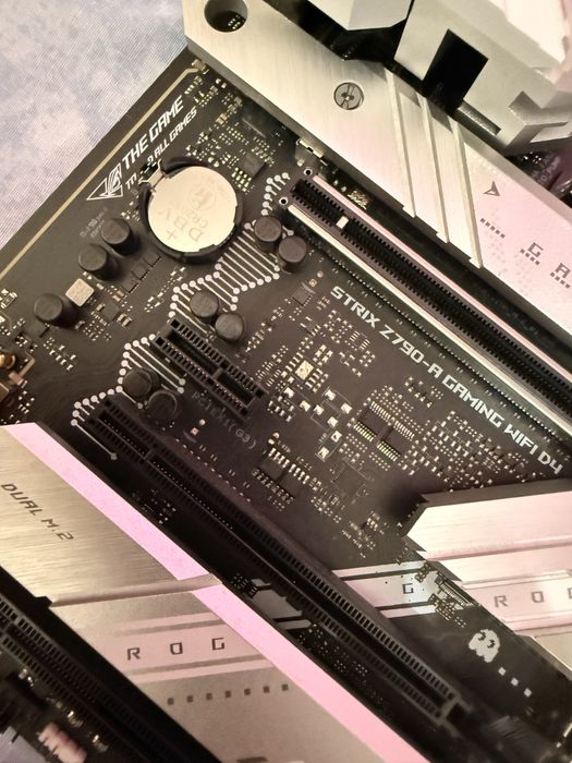 Vand placa de baza ROG STRIX Z790-A GAMING WIFI D4