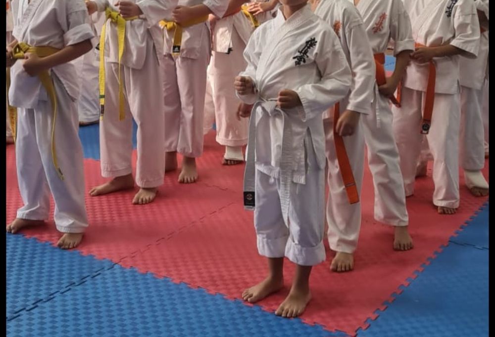 Форма карате с полной защитой