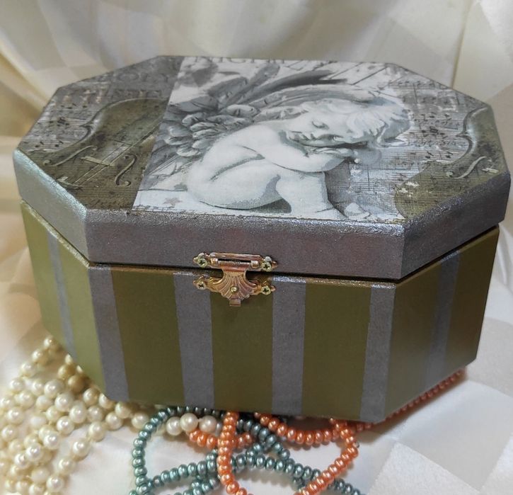 Кутия за спомени и бижута