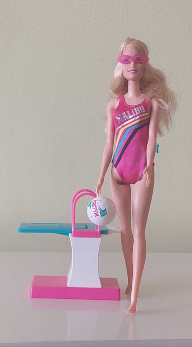 Барби треньор по плуване