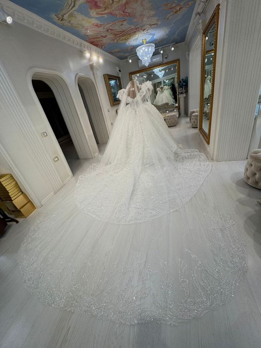 Rochie de mireasa realizată pe comandă în atelierul -FridaXhoiXhei-
