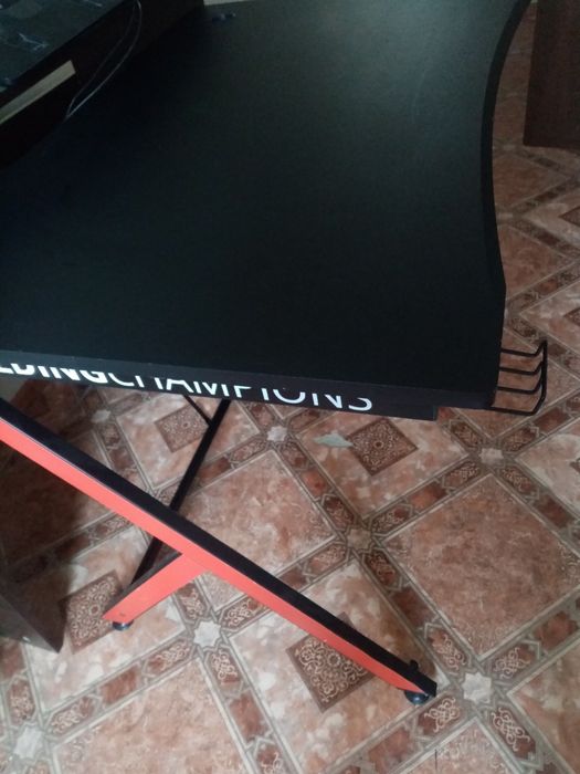 Компьютерный стол Trust dominus 711