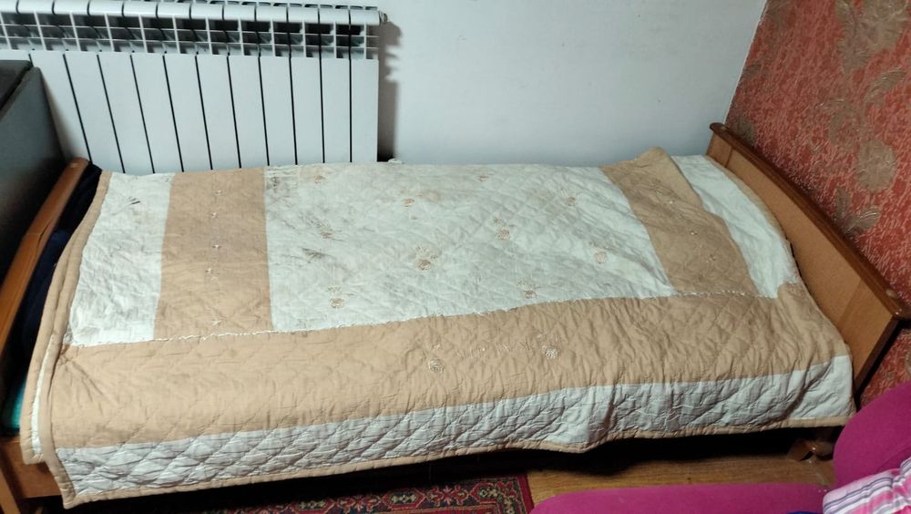 Кровать качественный продам