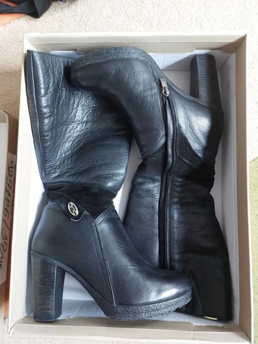 Дамски кожени ботуши