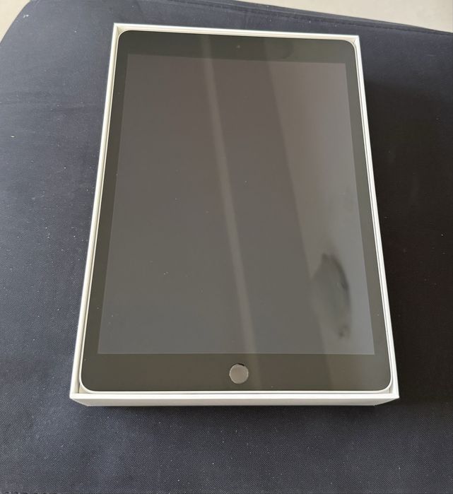 Ipad 9 th generation WI-FI model A2602 MK2L3HC/A