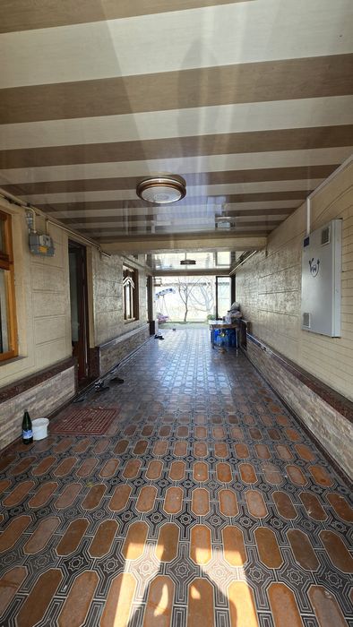 Nazarbek pochtada 3 sotixli uy sotiladi arintir non zavod