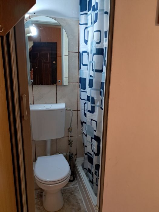 Dau in chirie garsonieră.