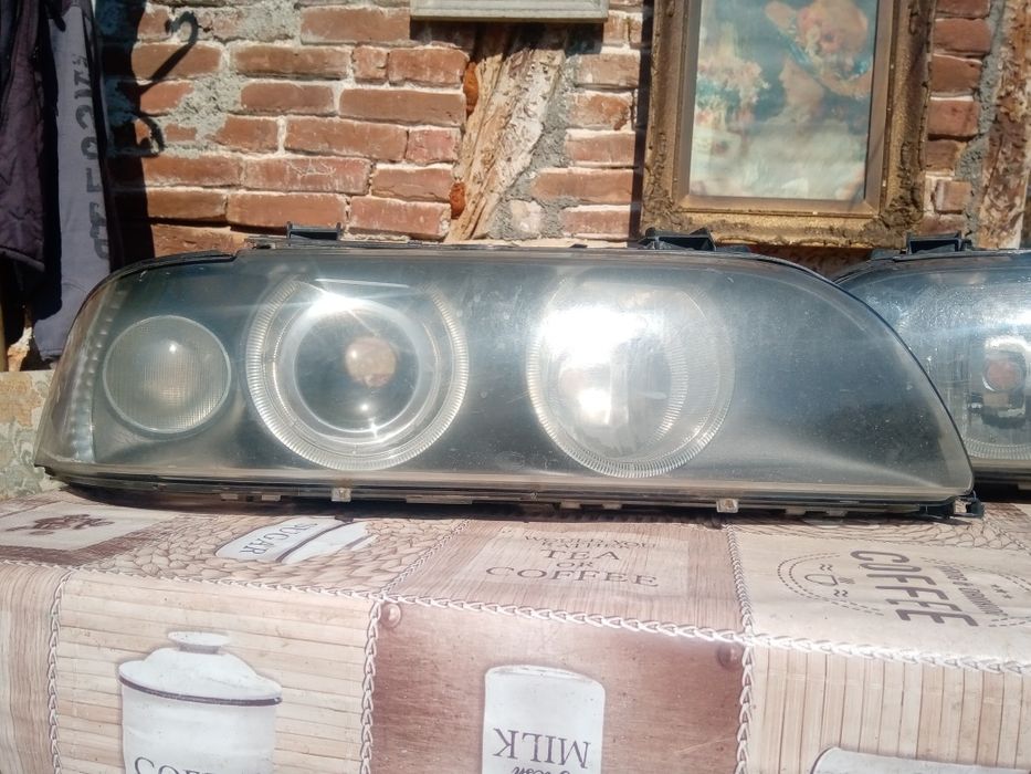 Ляв и десен фар за BMW пета серия