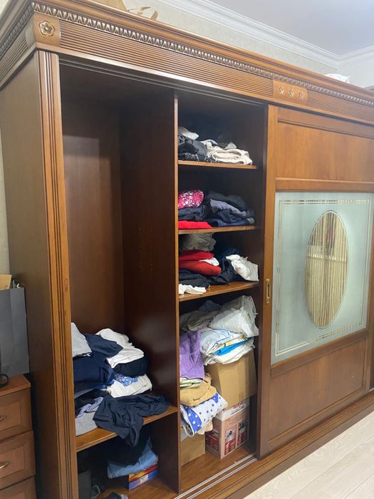 Шкаф массивый, настоящий дуб.