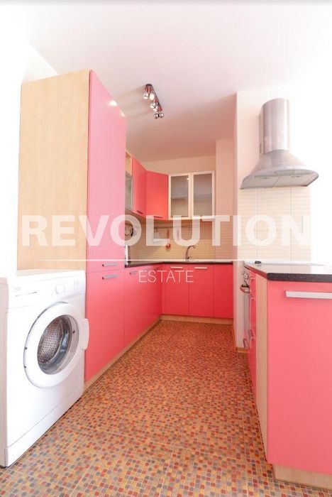 Дава се под наем Двустаен апартамент в к.к. Св.Св. Константин и Елена - 55 кв.м за 373.83 € - Снимка #1