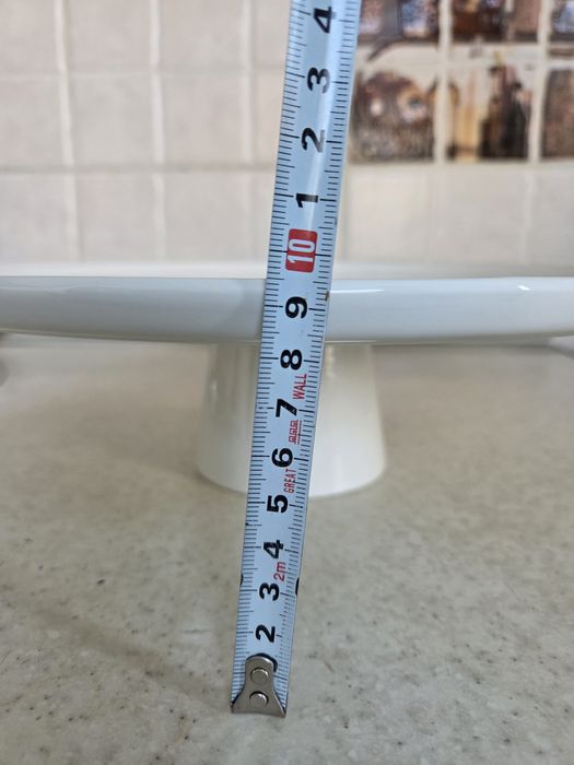 Тортовница фарфоровая .