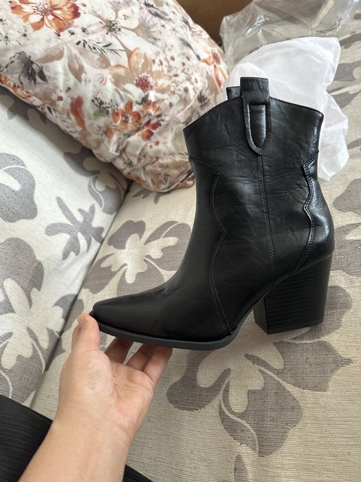 Продам ботильоны новые. На ро 37-38