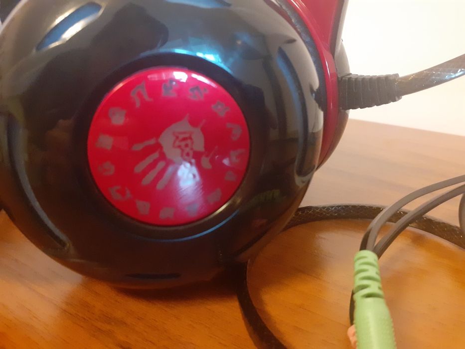 Почти новый наушник!!!