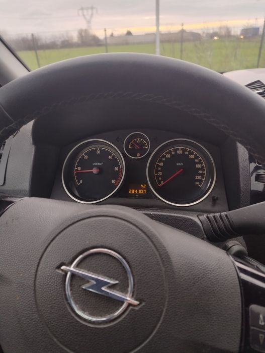 Vând Opel Zafira 2012