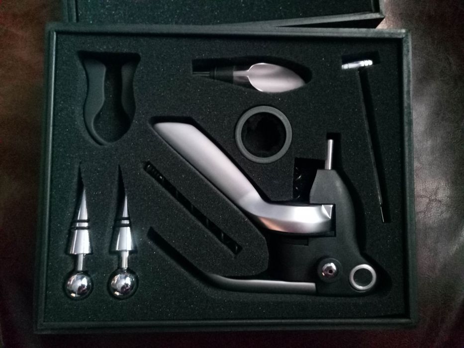 Set accesorii pentru vin:tirbușon,dopuri etc