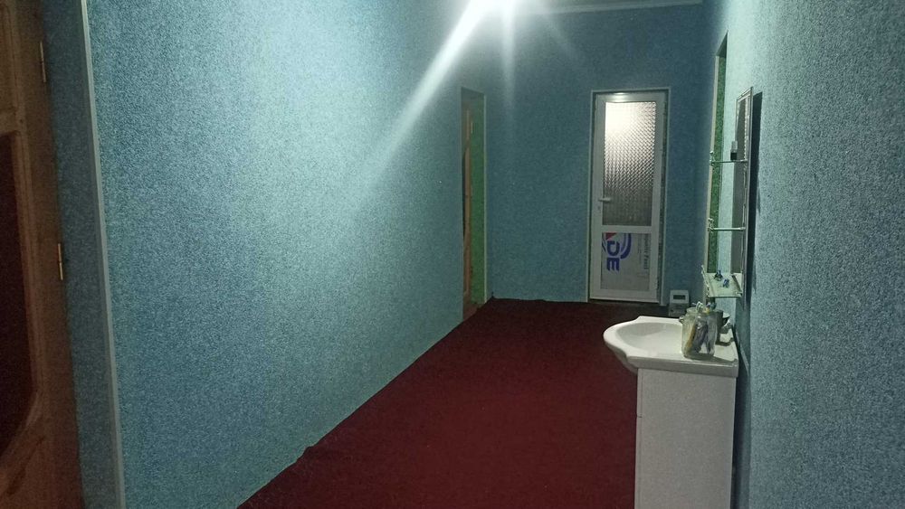 Qurilish xizmatlari. Гишт териш. Qum shuvoq. Том йопиш. Кафел.