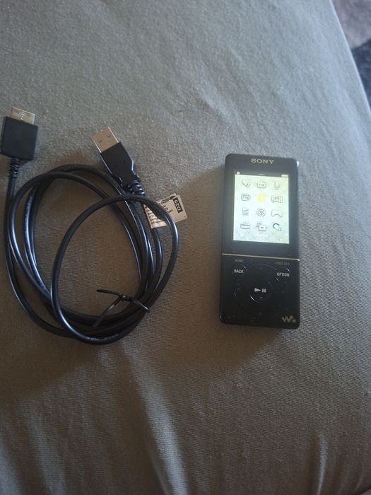 Vând  player-ul Sony NWZ-E474
