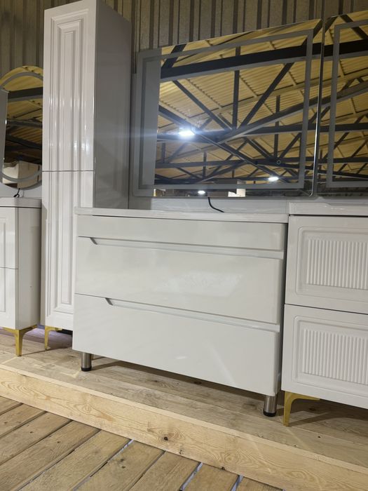 Тумба с раквина