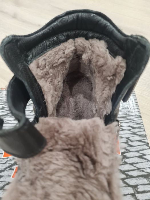 Продам ботинки зимние