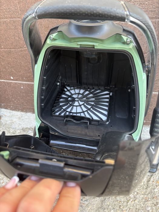 Aspirator AEG VX9 ( defect )