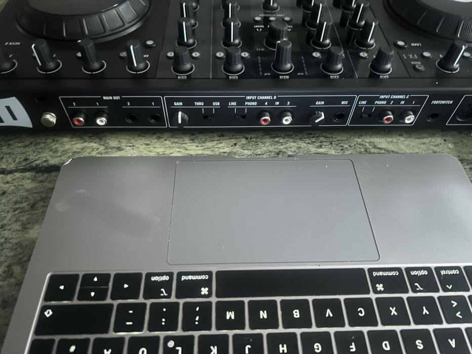 Dj Контролер TRAKTOR