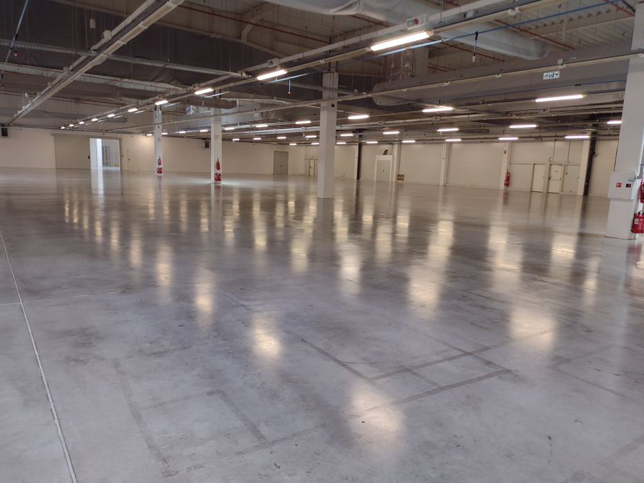 Машинно измиване и импрегниране на шлайфан бетон и каменни настилки