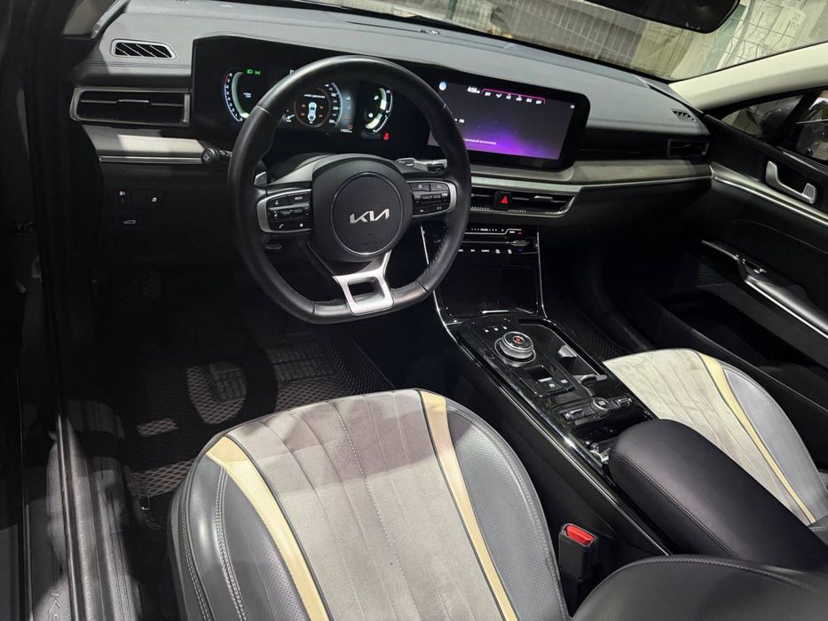 Kia K5 2024 comfort plus pozitsa mokri asfalt