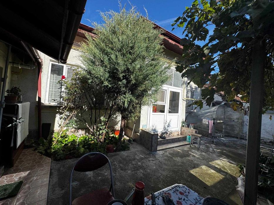 Casa Ultracentral de Inchiriat 3 camere / Curte Proprie