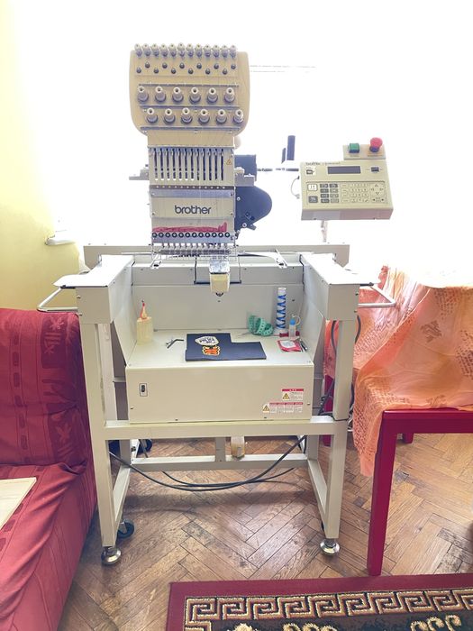 Mașină de brodat industrială Brother BE-1201B-AC – 12 ace + Gherghef șepci