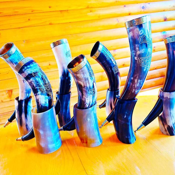 Чаша от естествен рог с бронзов обков,   античен рог за пиене.