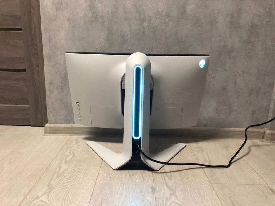 Геймърски монитор Alienware 25" FHD, 240Hz,бял